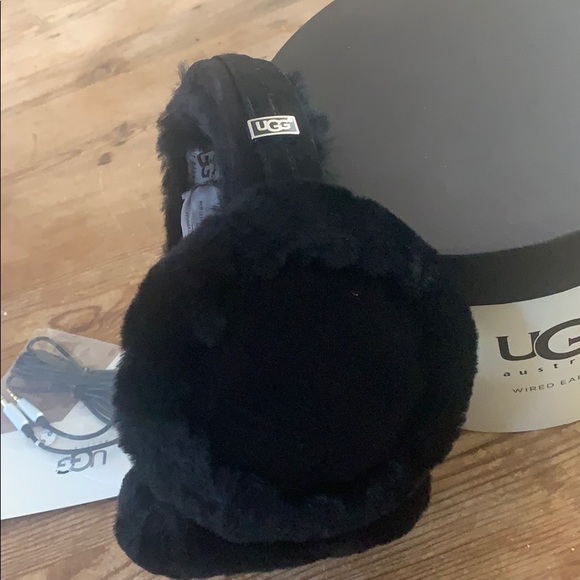 UGG Wired Earmuffs - Picture 2 of 5